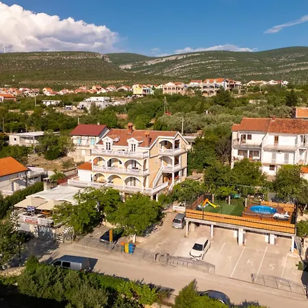Milic 3* Gornji Karin