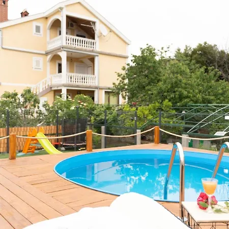 Milic 3* Gornji Karin